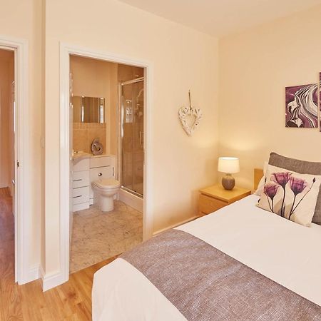 Host & Stay - The Scuttlebutt Townhouse Уитби Экстерьер фото